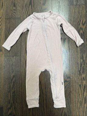 Kyte BABY Light Pink Ribbed Zipper One-Piece
